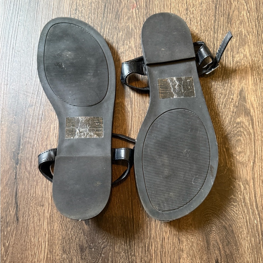 Torrid Black T-Strap Women's Sandals with Metallic Accent - Picture 2 of 2